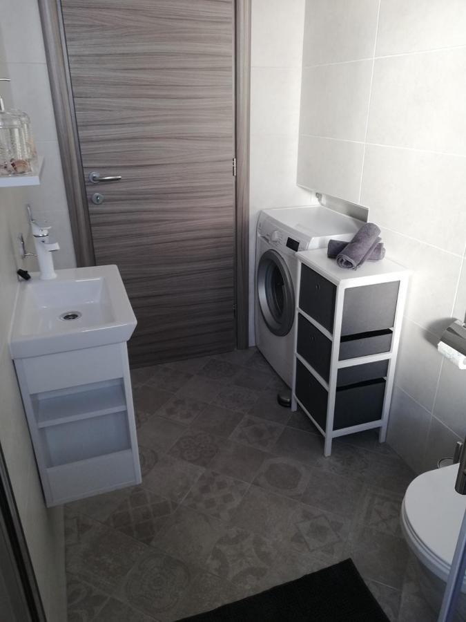 Apartment Stefania On The Beach Koromačno 外观 照片