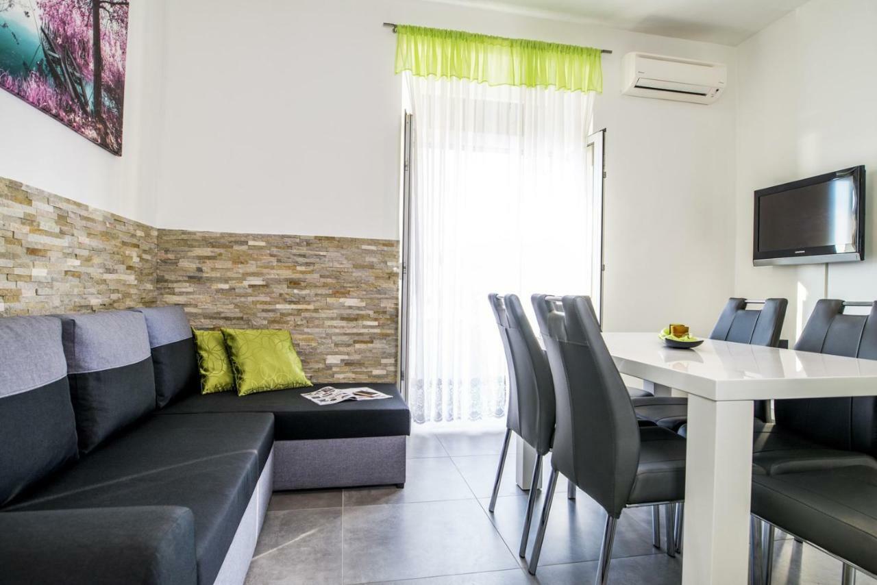 Apartment Stefania On The Beach Koromačno 外观 照片