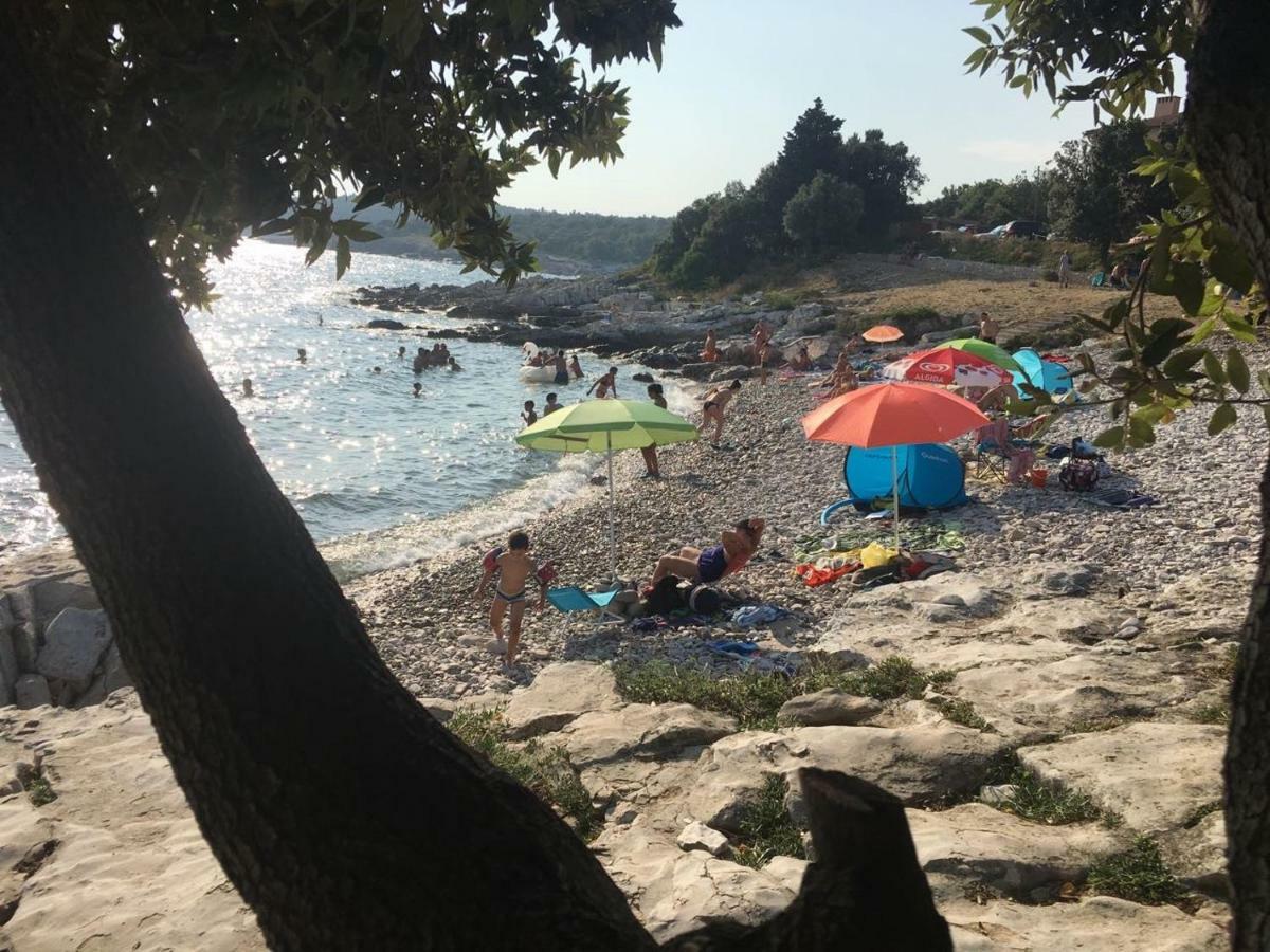 Apartment Stefania On The Beach Koromačno 外观 照片